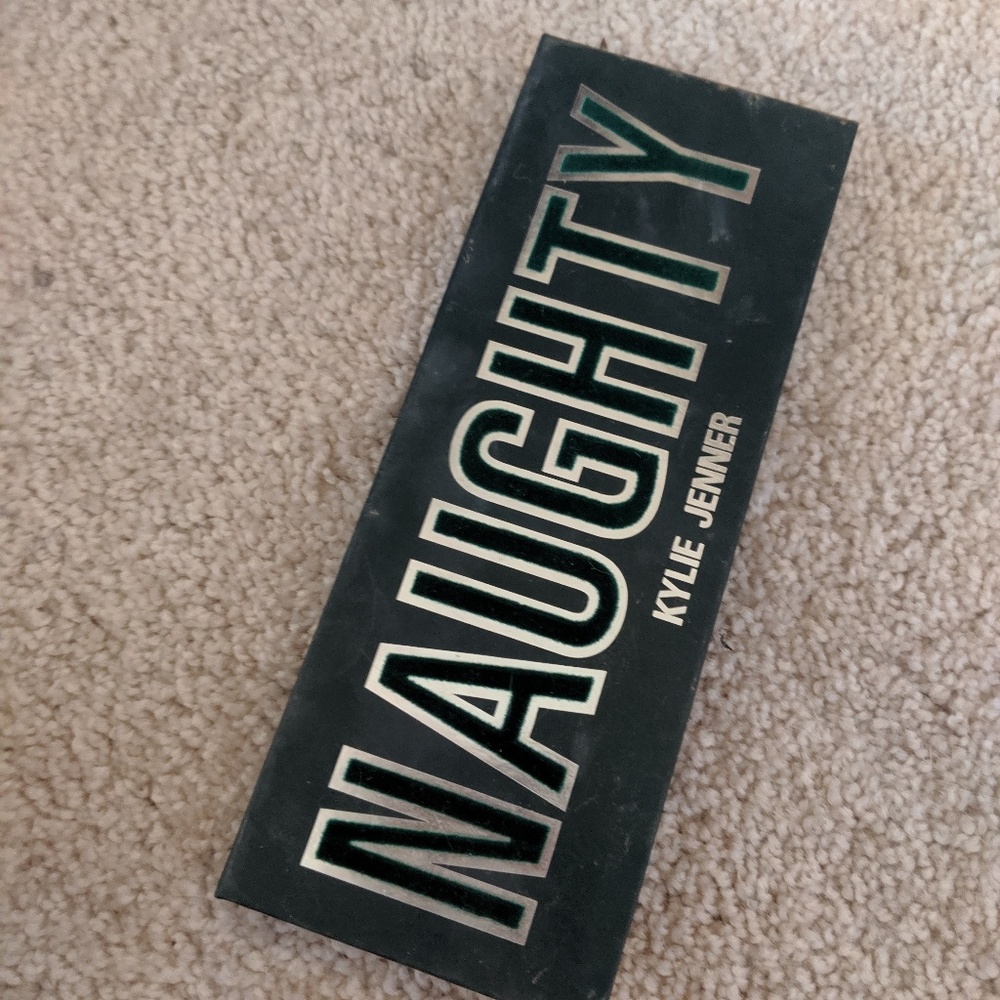 Kylie Cosmetics naughty palette
